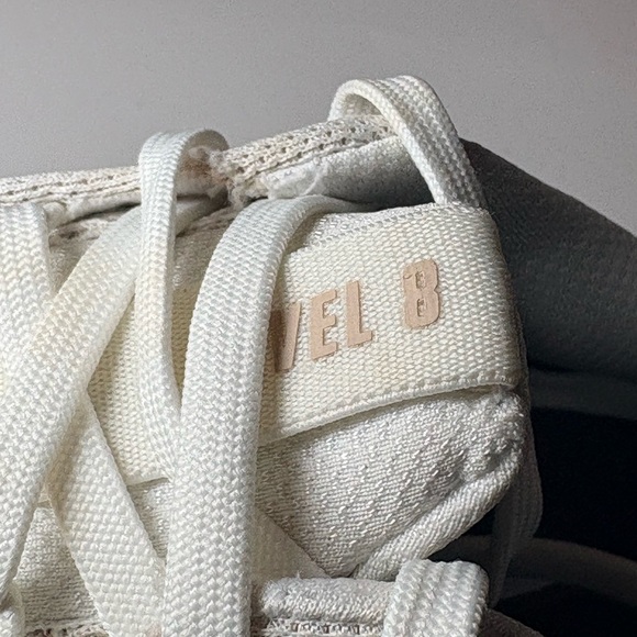 Pre-Owned Brooks Revel 8 Women's size 7 wide. White /Grey ( lightly used) - Picture 9 of 13